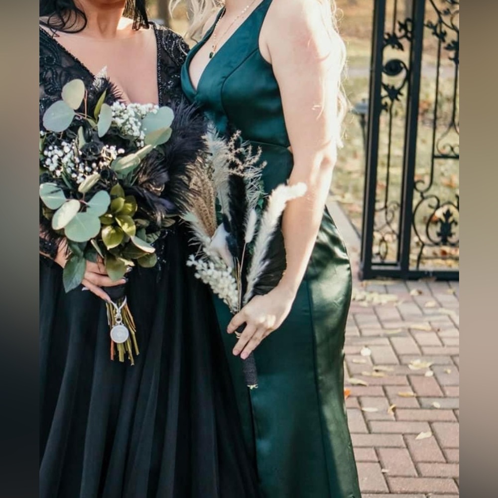 Size 4 Hunter green Bella’s brides princess “tiana” dress